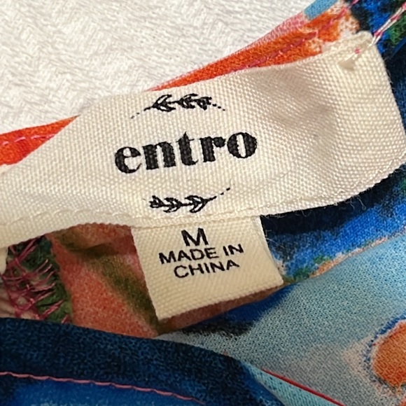 Entro deep v-neck floral swing top with tie - Picture 5 of 6